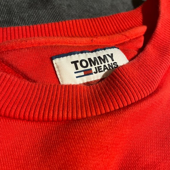 Tommy Jeans Red Embroidered Pullover (L) - Picture 2 of 4